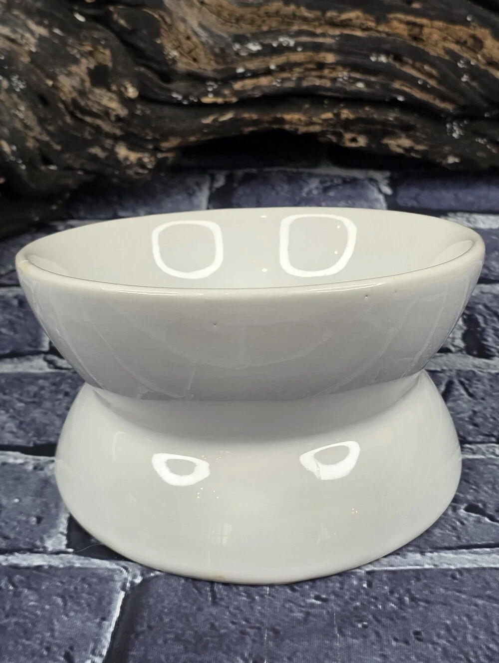 YHY Raised Tilted Ceramic Cat Bowl with Paw Prints & “Yummy!” Design